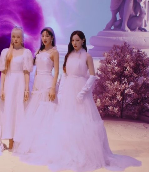 handongthinker's tweet photo. MISS HANDONG IM IN LOVE W U SM 

#드림캐쳐 #Dreamcatcher
#2nd_Album #Apocalypse 
#Save_us #MAISON https://t.co/ZOnuZ4QwKb