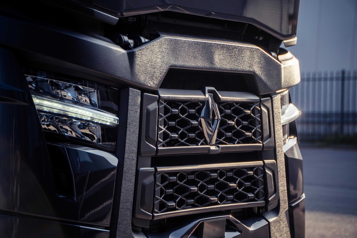 Bert Simons Transport heeft vorige maand een nieuwe Renault Trucks T EVO in gebruik genomen. Toen de eigen rijder achter het stuur plaats nam voor een proefrit was hij op slag verliefd op het nieuwe model T van Renault Trucks.
renault-trucks.nl/press-release/…