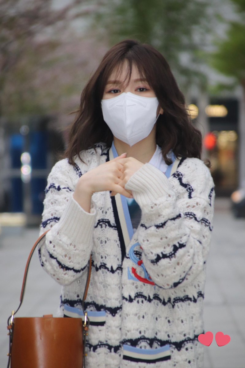 sugarpills11's tweet photo. #웬디 #영스트리트 #Wendy 2022.04.12 YS 출근 
Fans:Today is World Hamster Day！
💙:Really?
Although I’m rooting for Wan-Puppy,only today I’m rooting for Wan-ster😜🤣 https://t.co/7zSybk83oi