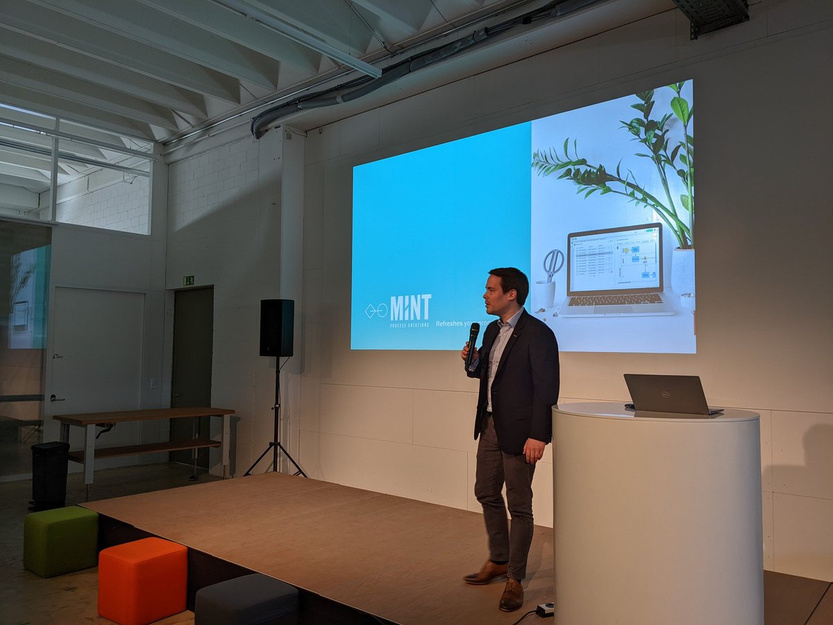 OST_WI's tweet photo. Unser Alumnus Tobias stellt sein Unternehmen MINT Process Solution im #Startfeld vor #EDBCH https://t.co/orne7Z7ljY