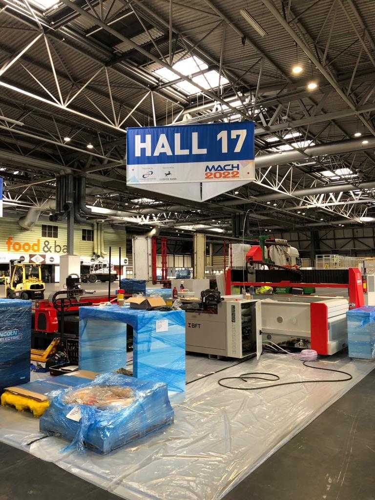 MACHexhibition's tweet photo. #transformationtuesday It is amazing how #MACH2022 went from a shell to a show ready for 20,000 visitors to attend! Thank you to all of our contractors and partners for helping #MACH be a huge success.
#manufacturing #engineering #mfg https://t.co/0NnzT26jGB