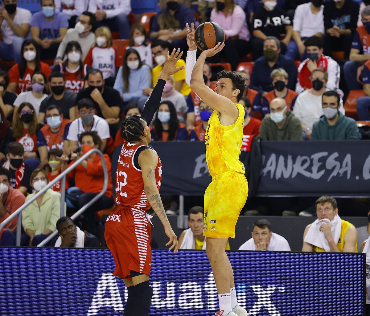 MueveteBasket's tweet photo. 21.3 puntos ha promediado en la Liga Regular de #LEBPlata @david23mutaf (📈➡️https://t.co/NX40o3Wzkf).

El último jugador que anotó más fue Stevie Johnson (21.4)... en la temporada 2007/08‼️
[Minº 300 min]
#MB2004
📸 @GranCanariaCB https://t.co/Imff12kyDA