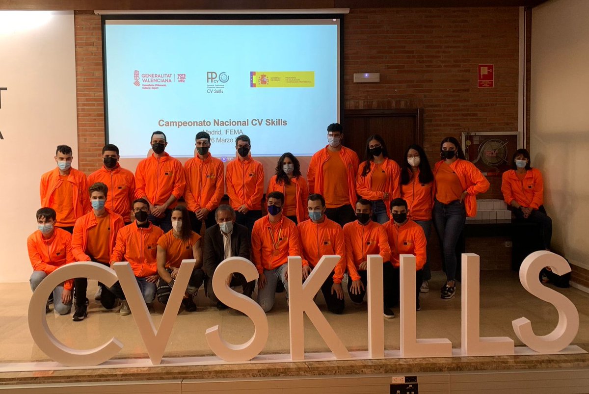 miguelsolerg's tweet image. Emotivo encuentro con el alumnado valenciano ganador de #CVskills, participante en las #SpainSkills, sus tutores y expertos. Gracias por mostrar lo mucho que ofrece la #fpvalenciana. ¡Sois un gran equipo! #FPlaPrimeraOpció