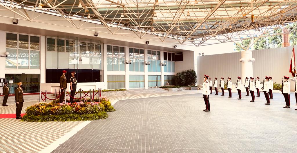 VinkarB's tweet photo. General MM Naravane #COAS reviewed the Guard of Honour at #MINDEF, #Singapore. #COAS complimented the Guard for an impeccable Turnout &amp; Parade.

#IndianArmy
#IndiaSingaporeFriendship https://t.co/FbDVjCLKNg https://t.co/0obU6Ccv91