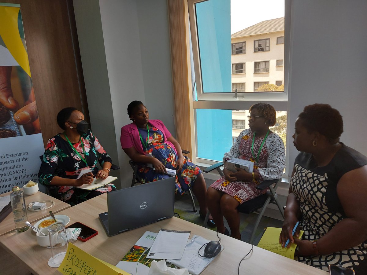 afaasinfo's tweet photo. Gender Focal persons in discussion on the current/Emerging trends affecting their role as extentionists as well as positioning themselves to improve the extension Service delivery amidst the changes.
#Genderworkshop
#AFAASCAADXP4Review2022
@EU_Commission @IFAD https://t.co/3H8uSMtGIH
