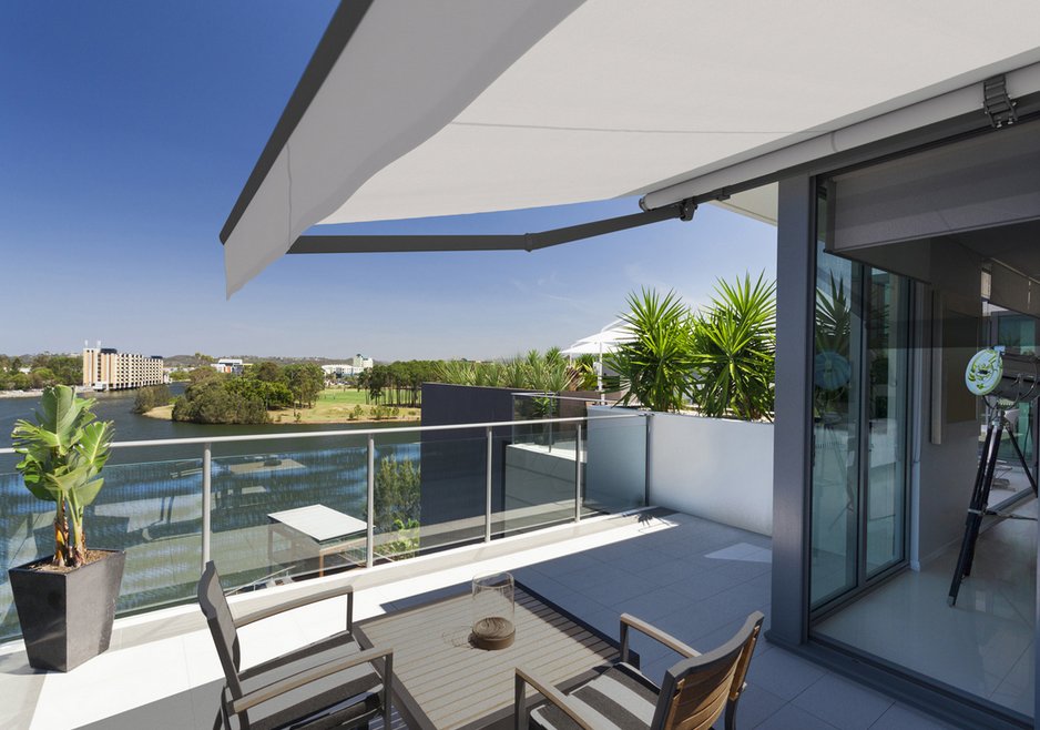 insigniablinds1's tweet photo. With the Easter bank holiday fast approaching will you be getting your garden summer-ready? 

Why not look at an Awning? With their simple but sturdy design, they are the ideal addition to any home. 
#awnings #awningsystems #motorisedawnings #shadeandshutter #awning #awnings https://t.co/siQ4A7MHdA