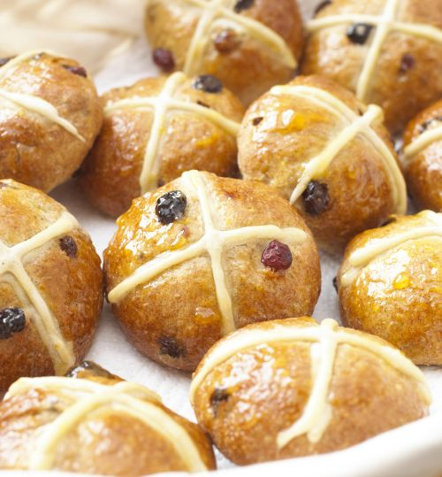 What could be a better Easter holiday activity than making hot cross buns with the kids? Fun, fabulous and delicious! 
letsgetcooking.org.uk/lets-get-cooki…