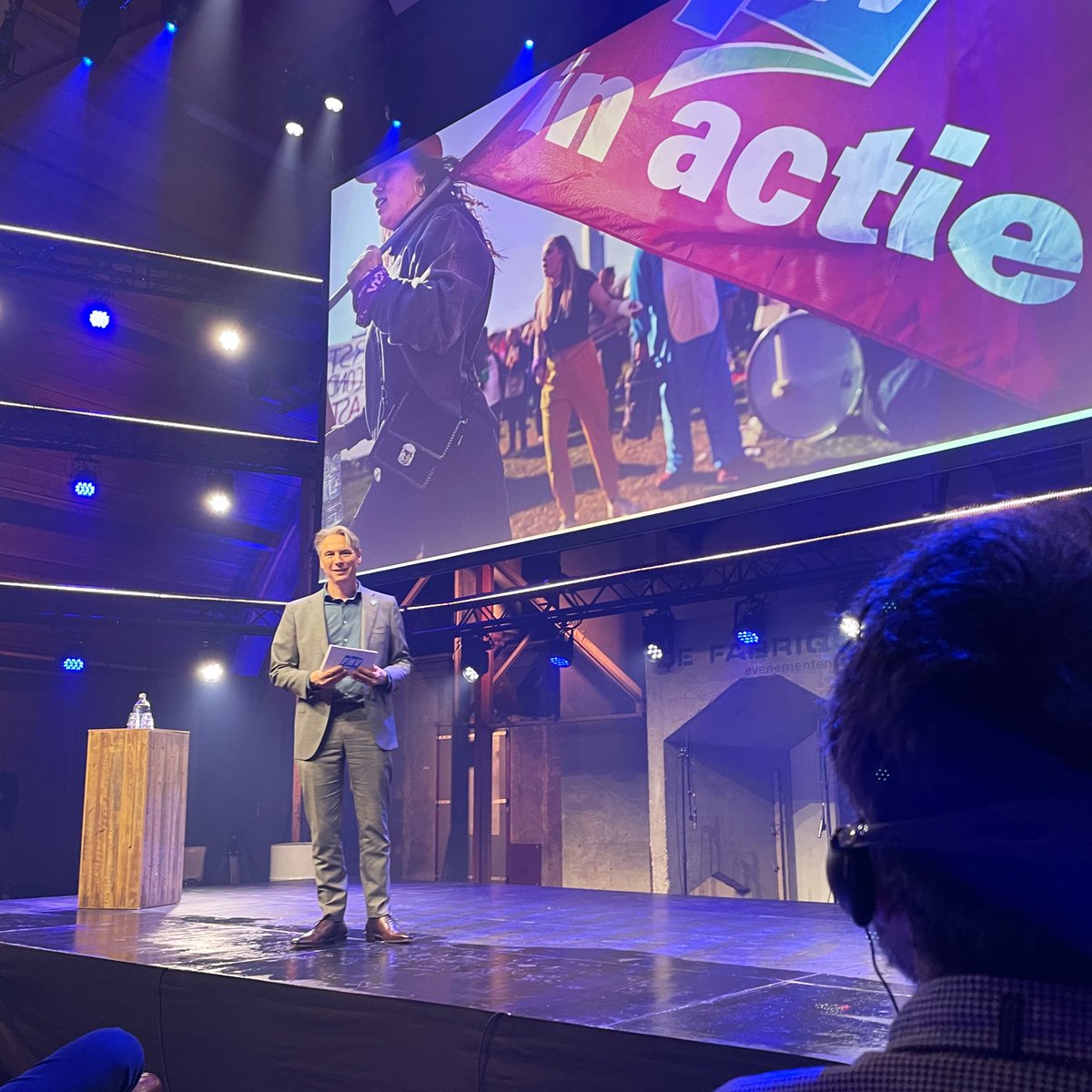 BasWeegberg's tweet photo. Heldere boodschap aan politiek bij opening #FNVcongres door @TuurElzinga: 

Stop het dralen met noodzakelijke hervorming arbeidsmarkt en sociale zekerheid! https://t.co/oFyqV9vz1j