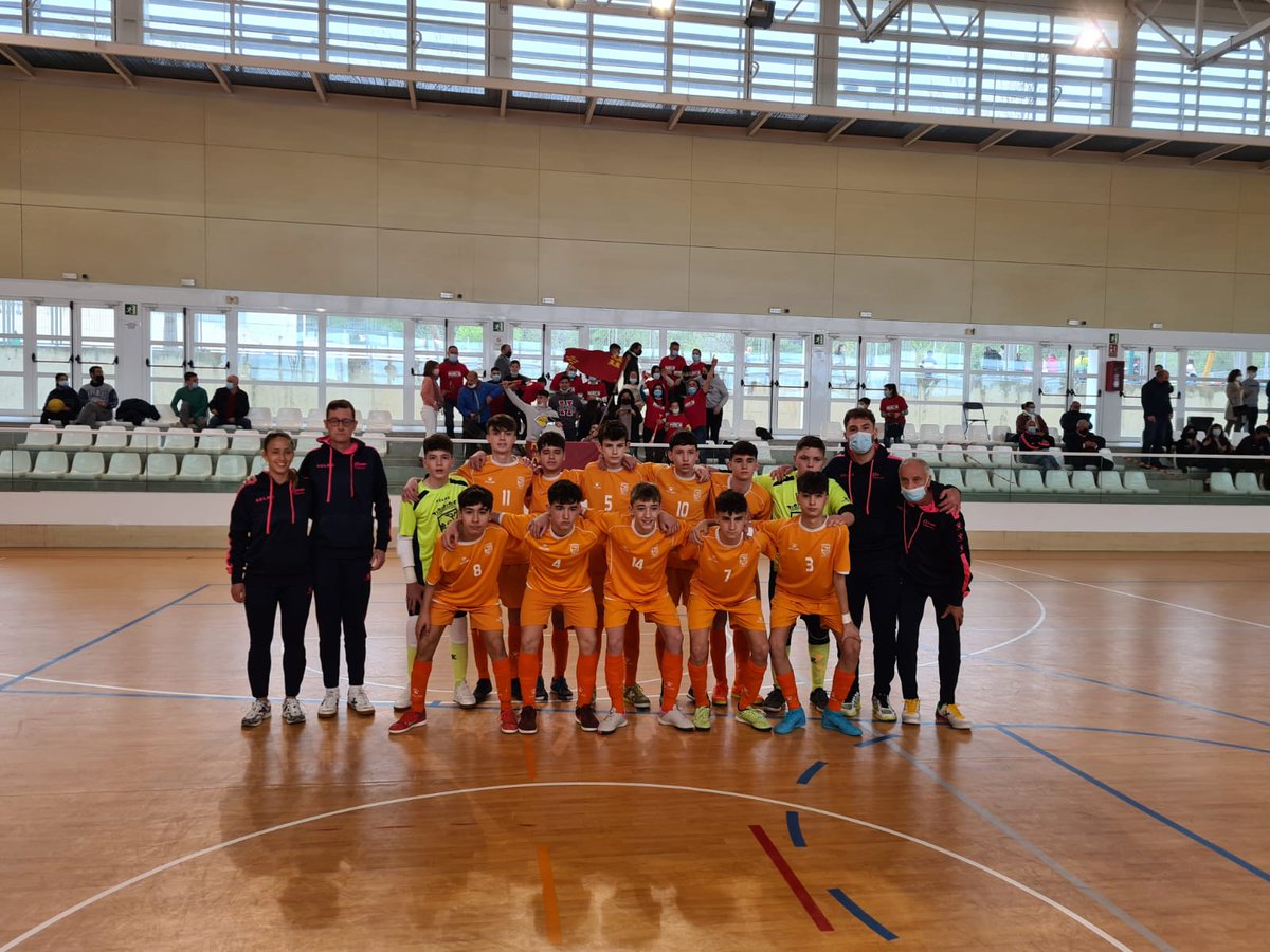 ffrm_es's tweet photo. 🏁 ¡FINAL DEL PARTIDO! 🏁
╰╮🔴 #FFRM 𝟰-𝟱 #FUTGAL 🔵╭╯
🧒 #InfantilMascFs | La selección murciana no puede con Galicia en su segundo partido del Nacional. / 🤝 Felicitar a @futgal por la victoria.
👏🏻 ¡Toca seguir chicos! ¡#VamosFFRM 💪🏻! https://t.co/XjCv4XGX16