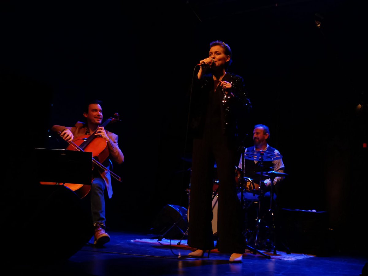 VoicelloDuet's tweet photo. 🎶 Molt contents del concert al @TeatreSans 🎶 Moltes gràcies a tots!!! Aviat presentarem més concerts 😁 
#concert #voicello https://t.co/VtTvLXiWF3