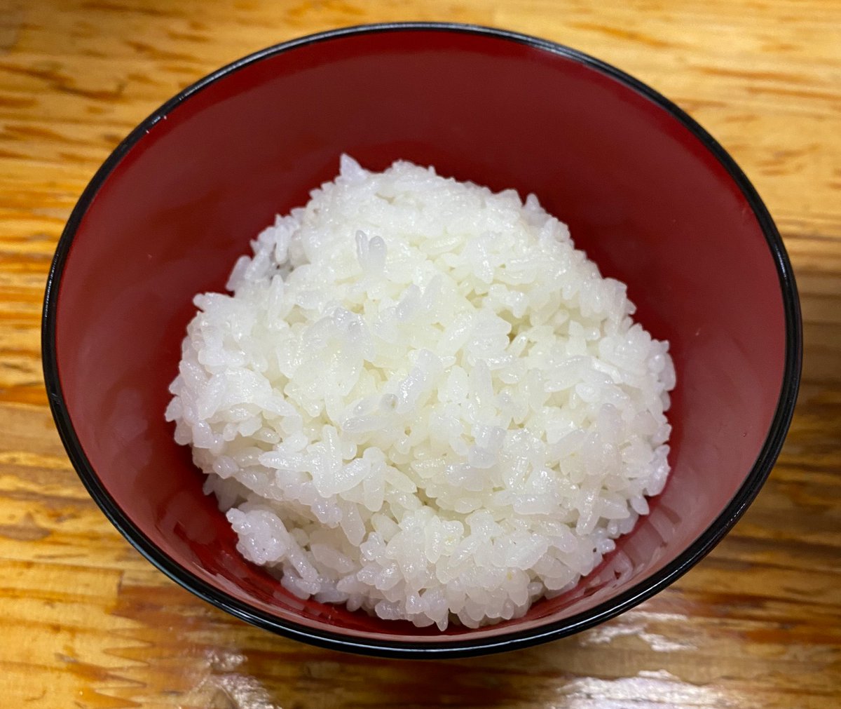 ラーメン赤沼です。

4/13(水)から期間限定で

「油そば」　生卵付き
販売開始します。🐔🐽
☝️野菜マシ増し不可

尚このツイをリツイートで‼️
「追い飯」(70g)を無料サービスさせていただきます🍚※油そばご注文の方のみ※
(食券を渡す際、リツイートした画面を提示してください。)

是非どうぞ‼︎🍜