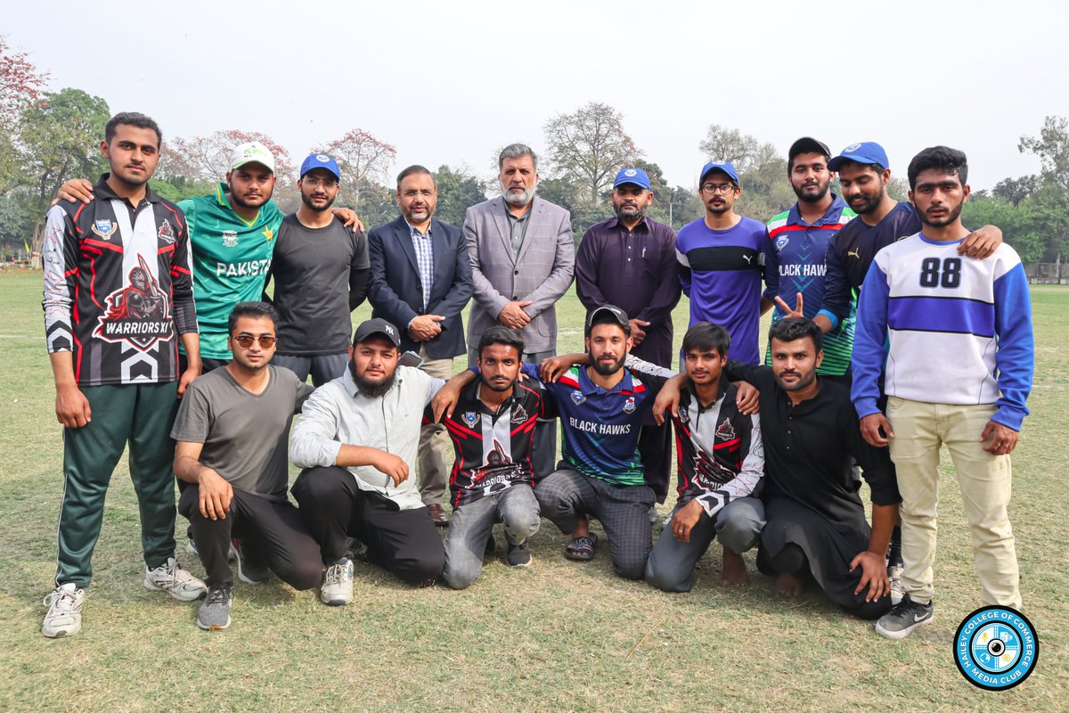 Hailey_College's tweet photo. Dr. Zulfqar Ahmad Bowra, Dean Faculty of Commerce and Principal of Hailey College of Commerce (@HaileyMediaClub), encourages winning and runner-up cricket teams. He emphasizes the significance of sports and their beneficial effects on both physical and mental health. https://t.co/EVfJXE7Npf