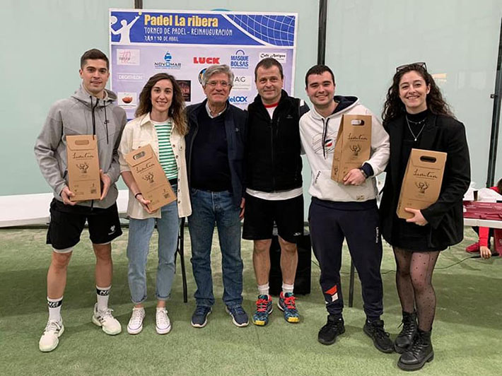FOTOS entrega de Premios de la REINAGURACIÓN PADEL LA RIBERA ¡gran ambientazo... felicidades!! padelookrioja.com/index.php/gale… #padel #rioja