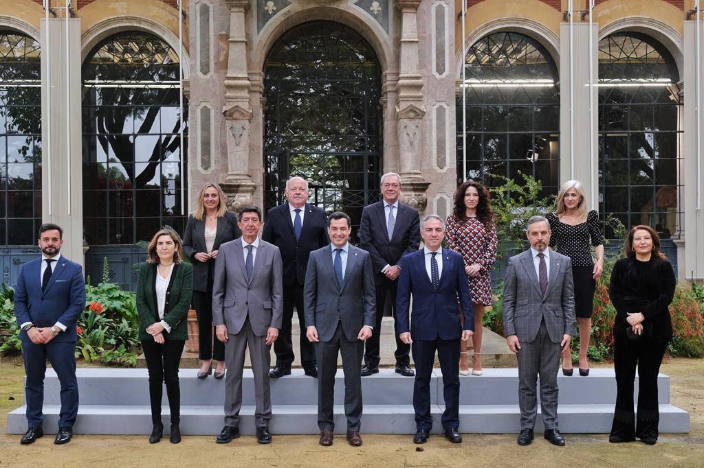 Hoy he tomado posesión como consejero de <a href="/EducaAnd/">Consejería Desarrollo Educativo y FP</a> junto al presidente, <a href="/JuanMa_Moreno/">Juanma Moreno</a>, el vicepresidente, @JuanMarin_Cs, el Consejo de Gobierno, mi familia y mi equipo. Un momento lleno de emoción que afronto con la determinación de culminar la labor de Javier Imbroda.