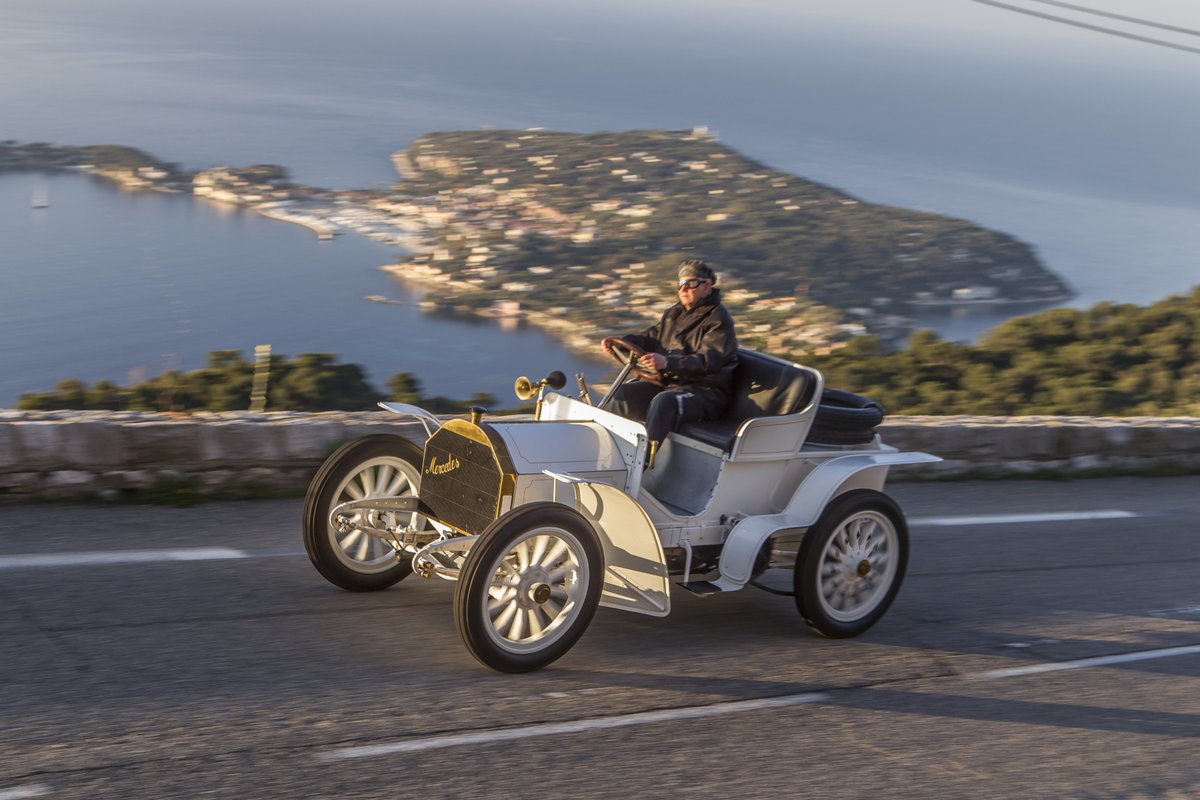 MB_Museum's tweet photo. 120 years ago on the Côte d'Azur: During the "Nice Week" motorsport event, the Mercedes-Simplex 40 PS was far superior to the competition. In the Nice-La Turbie hill climb, the super sports car claimed the first three places and became a coveted luxury item. #MBclassic https://t.co/ZhmHZ3kem0