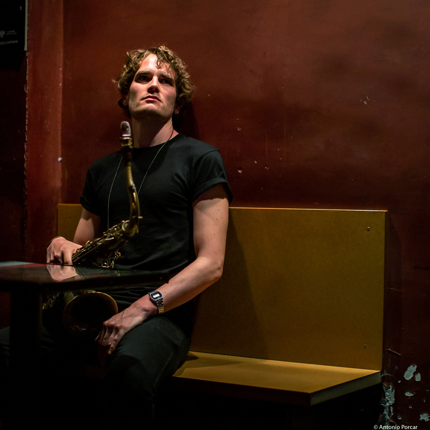 🎷 Tobías Meinhart saxofoi-jotzaileak bere jaioterri Alemaniako kultura eta gaur egun bere bizilekua den New Yorkekoa nahasten ditu BERLIN PEOPLE kontzertuan 🎶 <a href="/tobiasmeinhart/">Tobias Meinhart</a>
📅 Maiatzaren 17an
Informazio gehiago 👉 ow.ly/Vr5c30sh5qG 

#Bilbo #ArriagaAntzokia