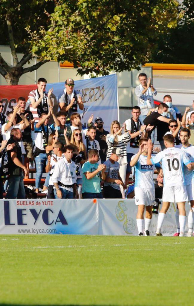 NoeliaRodrigez2's tweet photo. Desde la distancia, lo vais a conseguir. A un paso de la gloria. Mucha fuerza 🥺🔵⚪️ @CDArnedo 
@LCubata https://t.co/jv7jHgg2o9