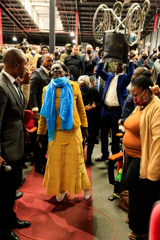 PropheteTatu's tweet photo. Je suis très heureux de voir le retour de mon père spirituel Alph Lukau en Afrique du Sud dimanche dernier à l'église AMI,  dans la victoire, le prophétique et le miraculeux à l'image de notre Seigneur Jésus-Christ. https://t.co/NuW5TyLY06