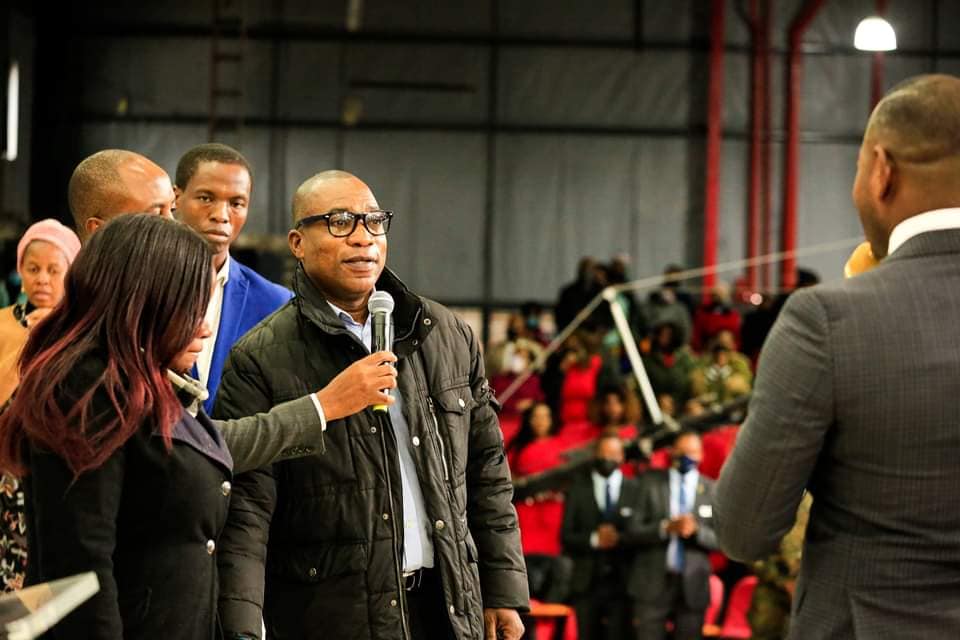 PropheteTatu's tweet photo. Je suis très heureux de voir le retour de mon père spirituel Alph Lukau en Afrique du Sud dimanche dernier à l'église AMI,  dans la victoire, le prophétique et le miraculeux à l'image de notre Seigneur Jésus-Christ. https://t.co/NuW5TyLY06