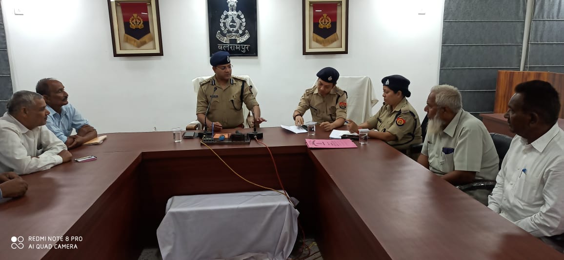 balrampurpolice's tweet photo. #वार्षिक_निरीक्षण_2022
#Digdevipatan महोदय द्वारा पु0का0 सभागार में पुलिस पेंशनर्स के साथ गोष्ठी कर पेंशनरों की समस्याओं को सुन कर संबंधित को त्वरित निस्तारण हेतु आदेशित किया।गोष्ठी में उपस्थित पु0 पेंशनरों से जनपद के बेहतर पुलिसिंग में सहयोग करने की अपील की गई।
#BalrampurPolice https://t.co/M9rtvbpxpq