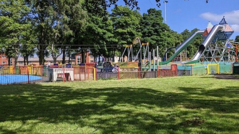 FamilyFirst_ERC's tweet photo. Enjoying walking, exploring and playing in East Renfrewshire's beautiful parks this Spring.
πΌ
Free Family Fun!
π¦
https://t.co/8oFOHS8syc
πΌ
https://t.co/o7V9W7m82f
π¦
#FamilyWellbeing #LetsPlayERC
πΌ
#StressAwarenessMonth https://t.co/hKLgUJilxr