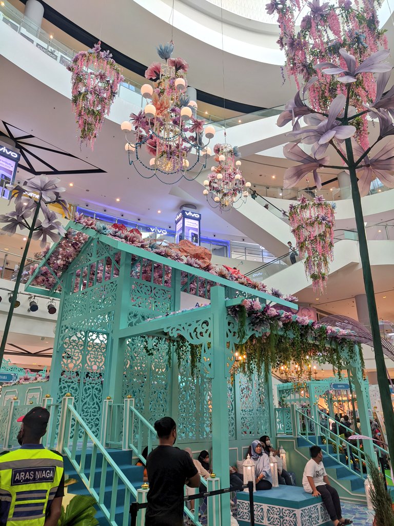 cool_stailo's tweet photo. Nice wei deco Aman Central punya time raya..#inikanraya https://t.co/0W7Oi1uAdl
