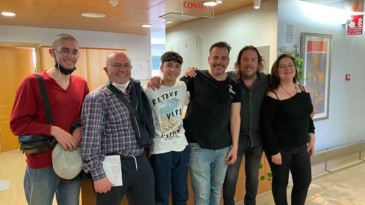 zequiband's tweet photo. Este lunes estuvimos con los actores de La Mosca Teatro, grabando parte de nuestro videoclip 'Aléjate de Mí', en @Hospital_Molina. Íntegramente rodado en Molina de Segura.

Gracias a todo el equipo  👏👏👏👏

📽️🎬 @TwinFreakStudio 

📸 Juanfree

#ZEQUINSTRUSOS https://t.co/fTc8CDn3dB