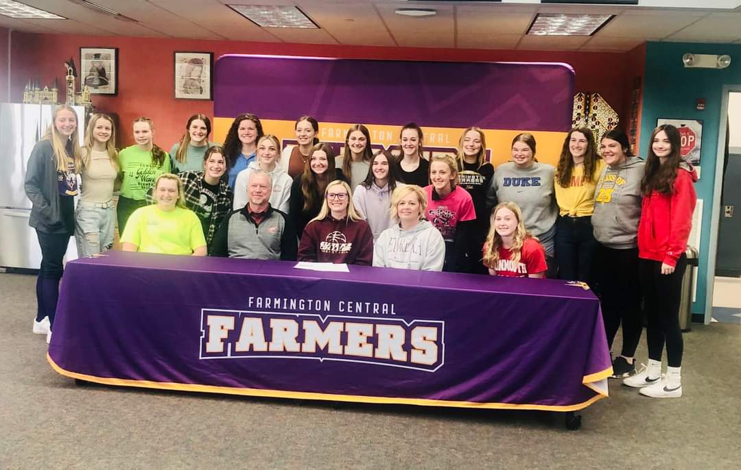 LadyFarmerHoops's tweet image. Congratulations to @reeceputrich on signing to play with @EurekaWbb yesterday! We're so proud of you and can't wait to see what the next 4 years will bring you!