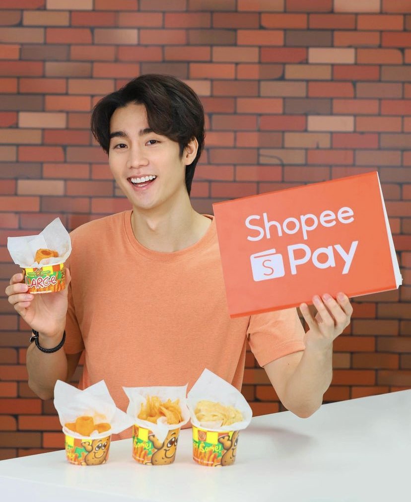 FORCEBOOKFAMILY's tweet photo. รู้ป่าว Potato Cornerในแอป Shopee เค้าลดราคาอยู่น้าาา ~ 😍 #ช็อปปี้เพย์ใกล้ตัว
#แดดแรงแล้วไงลดแรงแล้วกัน
#ShopeePayNearMe
#ShopeePayVouchers
#ShopeePayxKOL
IG: kasibook_ , fforce_ (update)
#bookkasidet #fforce_ #ฟอสบุ๊ค https://t.co/cYF4bXJ0Ub