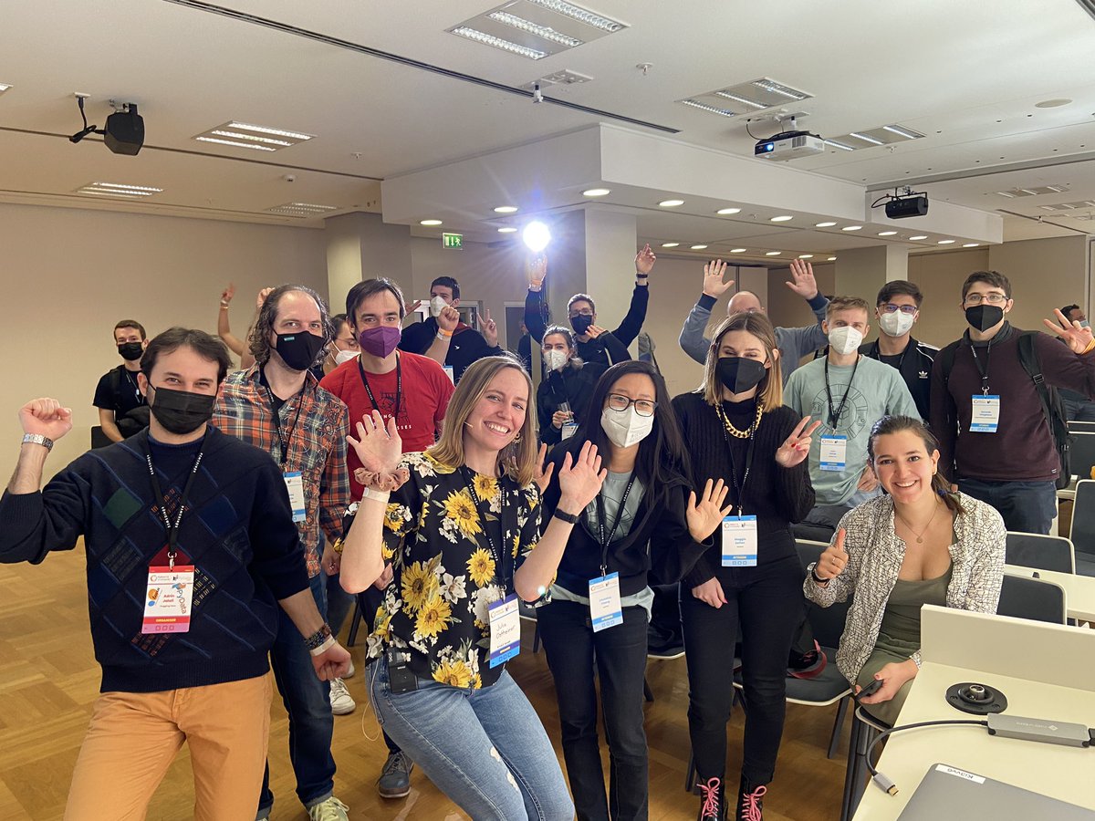 Good mood at <a href="/PyConDE/">PyConDE & PyData</a> #Pydata #Berlin 😍 What an amazing crowd 🌈🤩