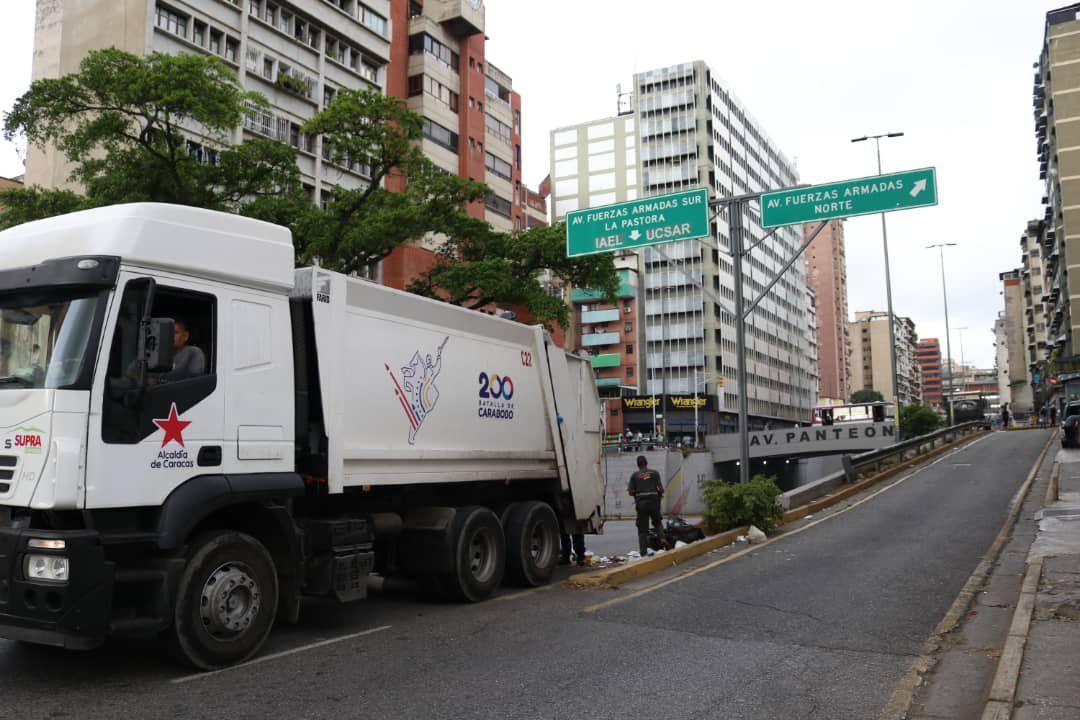 Alejo04Garcia's tweet photo. 12abr  @supra_caracas continúa la chamba 24 hrs contínuas #SupraCuidaCaracas x una  #CaracasEcologica  limpia y bonita @Supra_Ccs ES FORMACIÓN PERMANENTE
@Joselopezpsuv 
@gestionperfecta https://t.co/0O9WBqMOFg