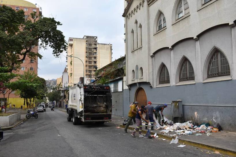 Alejo04Garcia's tweet photo. 12abr @supra_caracas limpieza y belleza para #Caracas #SupraCuidaCaracas x una  #CaracasEcologica  limpia y bonita @Supra_Ccs ES FORMACIÓN PERMANENTE
@Joselopezpsuv 
@gestionperfecta https://t.co/8ZVu4arPXl