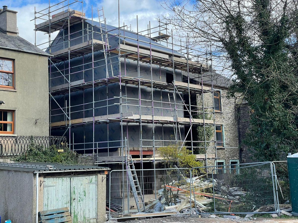 The beauty of SIPs Construction...
Small challenging plots✅
Six days SIPs build✅
Very happy client✅
For more info on building with sips ➡️bit.ly/3uT79GU
#sips #selfbuild #mmc #ecoefficient #clays #architecutre