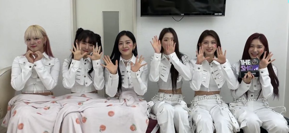 1207cart's tweet photo. @IVEstarship LOVE DIVE 1ST WIN
#LOVEDIVE1stWin
#IVE4thWin
아이브 사랑해 1위 너무 축하해 고생했어요!!!! 🥹💘 https://t.co/VYzSFKWBbZ