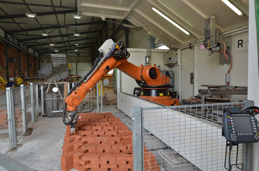 PConference2022's tweet image. #Robotics  in #architecture  and construction is transforming the way architects approach their designs. This #technology  isn’t just a flash it will soon become a fundamental part of the architectural process. 
#PACT #IEREK #Robotics  #UEL
Registration: bit.ly/PACT2022