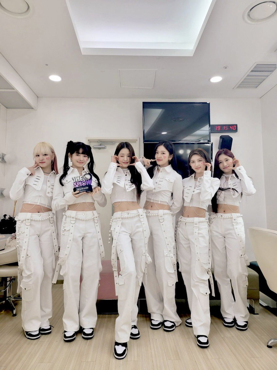 📸 
IVE SHOT!

DATE : 2022.04.12
NAME : #SBSMTV #THESHOW #더쇼

#IVE #아이브
#유진 #가을 #레이 #원영 #리즈 #이서
#LOVEDIVE #러브다이브
#IVE_SHOT