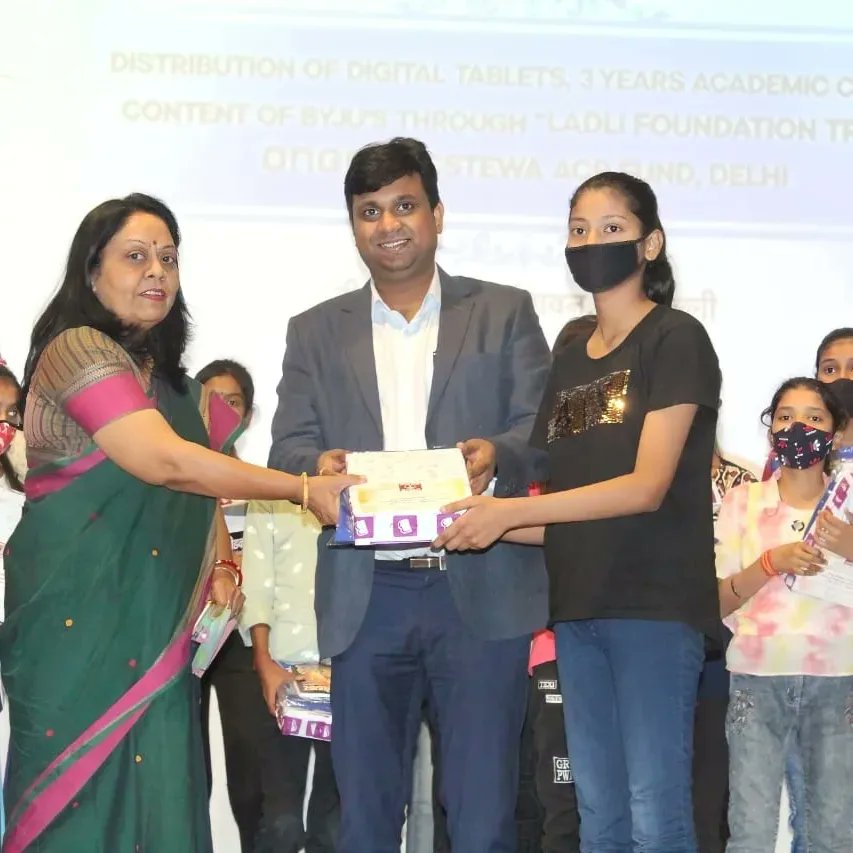 FoundationLadli's tweet image. Today our Founder @LaadliDevendra at ONGC inaugurated the event of 131st Birth Anniversary #BabaSahebBhimraoAmbedkar 
with his vision and inspiration enebled the access of #DigitalEducation for 75 #MarginalizedStudents
By Providing them Free BYJU'S  #DigitalTablets.