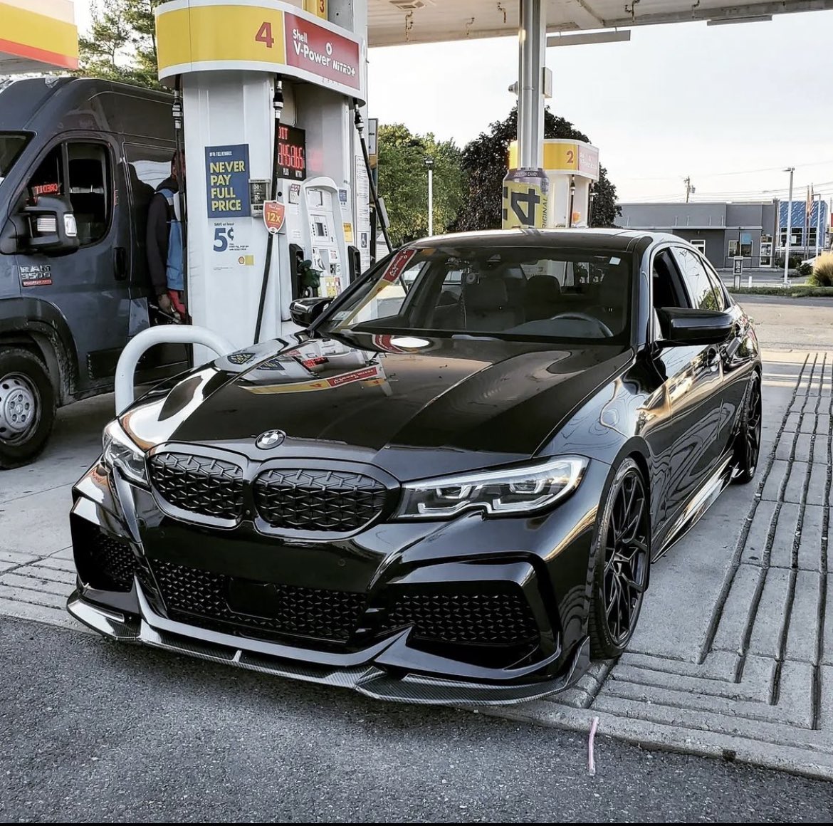 LUXURY 🏁 tweet media