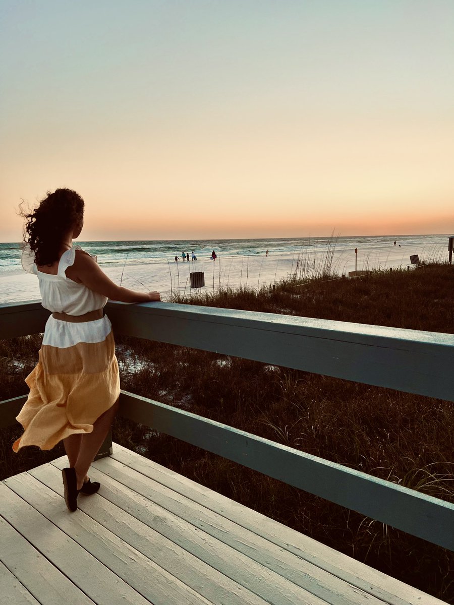 kalbcar's tweet photo. My favorite place to be… #Florida #Springbreak #beachlife #sunset https://t.co/XNUGaPPM7X