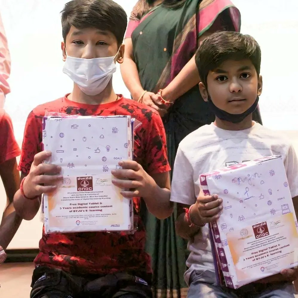 FoundationLadli's tweet image. Today our Founder @LaadliDevendra at ONGC inaugurated the event of 131st Birth Anniversary #BabaSahebBhimraoAmbedkar 
with his vision and inspiration enebled the access of #DigitalEducation for 75 #MarginalizedStudents
By Providing them Free BYJU'S  #DigitalTablets.