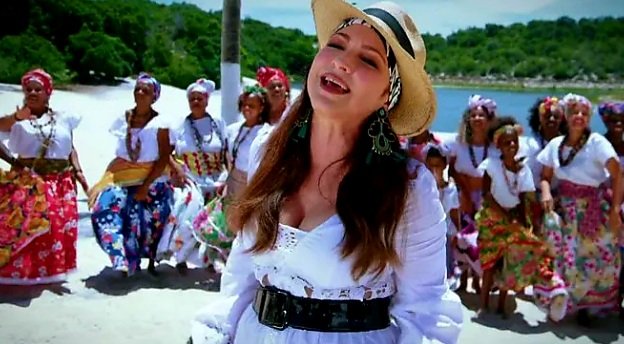 Con_Harrington's tweet photo. Finally got an appetite back after 9 days of Covid so far, playing #Brazil305 by @GloriaEstefan - Cuando Hay Amor is sheer joy. If ever you need your mood lifting, play that song!! I love this album. Gloria's voice is amazing on it ❤😘🌻✌🙏⚘ https://t.co/6oCxHUr4PX
