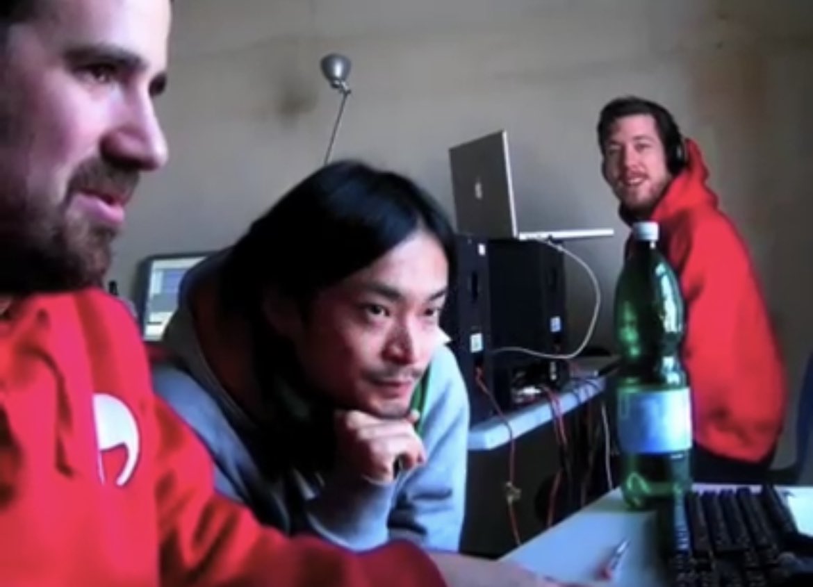 For example, this in 2009 with <a href="/daitomanabe/">Daito Manabe</a> @JGL <a href="/damian0815/">damian</a> 

vimeo.com/4706049