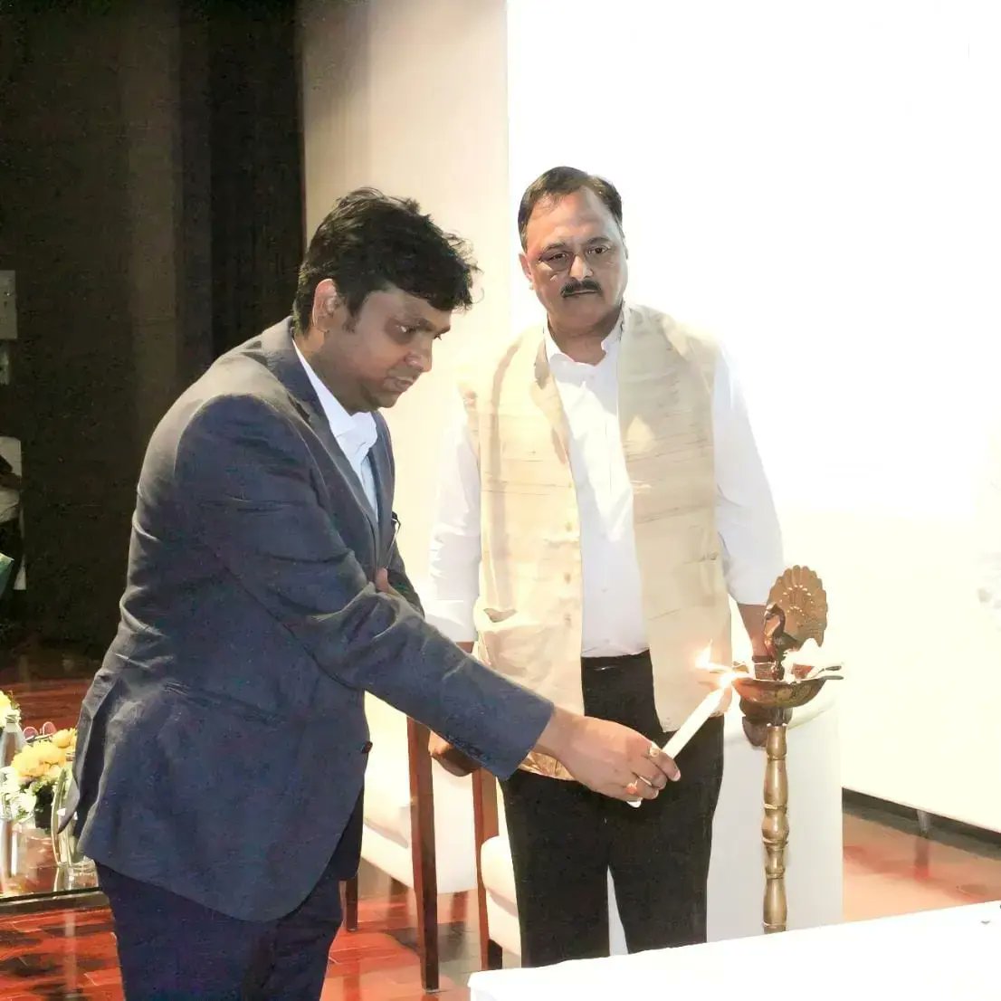 Deven_nya's tweet image. Today at ONGC Limited headquarters inaugurated the event of 131st Birth Anniversary of #BabaSahebBhimraoAmbedkar 
with his vision and inspiration enebled the access of #DigitalEducation for 75 #MarginalizedStudents
By Providing them Free @BYJUS' #DigitalTablets