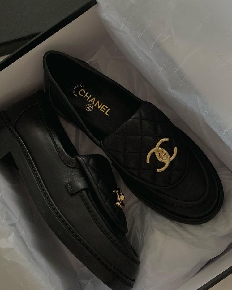 SelectOutfit's tweet photo. chanel loafers https://t.co/F622qPeFzN