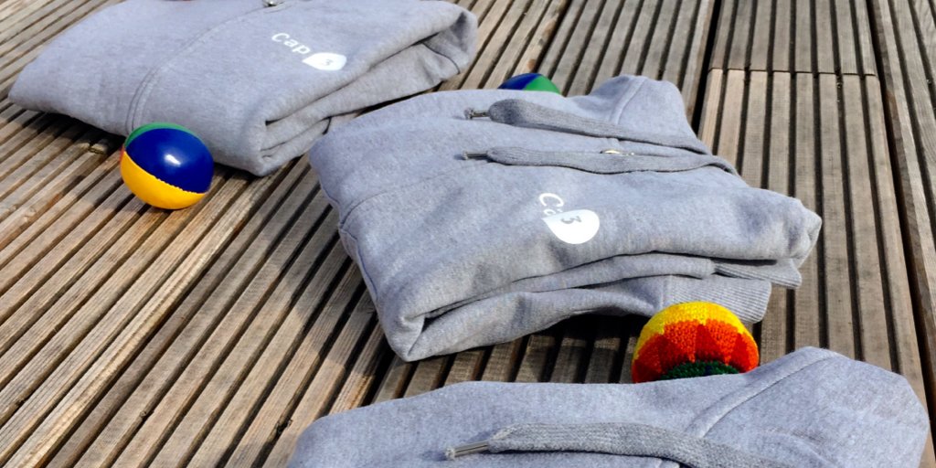 capdrei's tweet photo. Heute hat sich unser Sortiment an Cap3-Merch-Artikeln um einen Hoodie für die Kinder unserer Mitarbeitenden erweitert.😍🎉
#hierbeicap3 #merchandise #softwareundfreunde https://t.co/MPAkDfSeXD