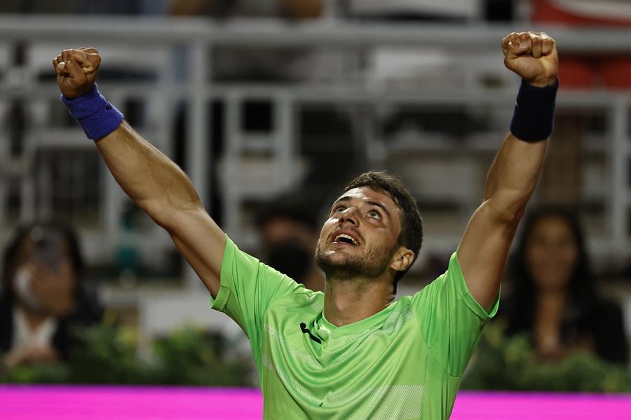 SoyNuevaPrensa's tweet photo. Pedro Martínez sale del #Apuro ante #Humbert y se situó en #Segunda #Ronda - https://t.co/3nCBEOA45G
#SoyNuevaPrensa #Martinez #Deportes #Tenis https://t.co/UOsQZbQkGU