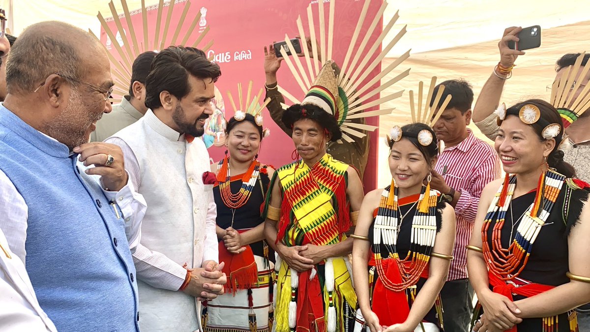 PBSHABD's tweet photo. Union Minister @ianuragthakur today attended the 3rd day of the four-day #MadhavpurGhedFair in Gujarat. 

The event was also attended by @NBirenSingh, Chief Minister of Manipur and Ministers of Government of Gujrat. https://t.co/Ir84nVKaVD