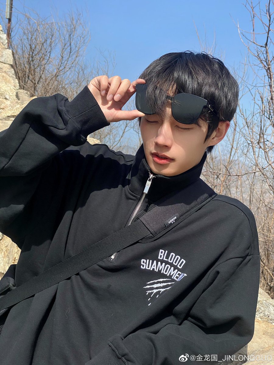 Fallinlove_JLG's tweet photo. 金龙国Weibo更新： ​​爬山登顶了！#我的春日游记# ​​​

＃김용국 ＃JINLONGGUO
＃キムヨングク ＃金龙国 https://t.co/3ApzuofvjD