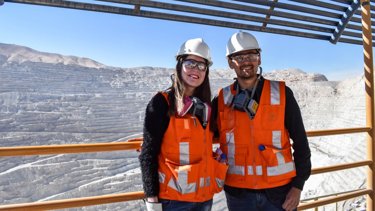 CCMineras's tweet photo. Conoce la colaboración que desde la alianza #CCMEleva estamos realizando junto a @AccentureChile, para atraer a más jóvenes y mujeres a la minería en Chile.
Esta será una campaña piloto que incluirá 3 acciones, revísalas a continuación: https://t.co/uftGCzV1Ay https://t.co/ws2N8cU8CL