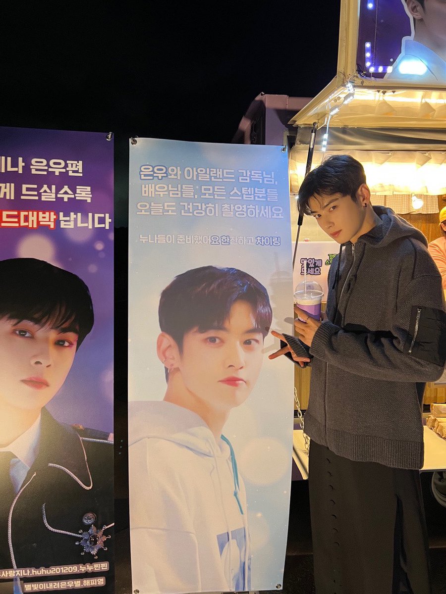 zinna0330's tweet photo. 울 은우 마지막 제주커피차 서포트 아슬아슬하게!!
운명적으로!!성공!! 더바랄게없다!!
#치은우
#제주보라
#드라마아일랜드
#대우주헐리웃배우차스타_차은우
@tyhshjdk @nunu_ging @huhu0104 @ljypretty486 @lbeyounl @happy_young0330 https://t.co/lUInNf1L43